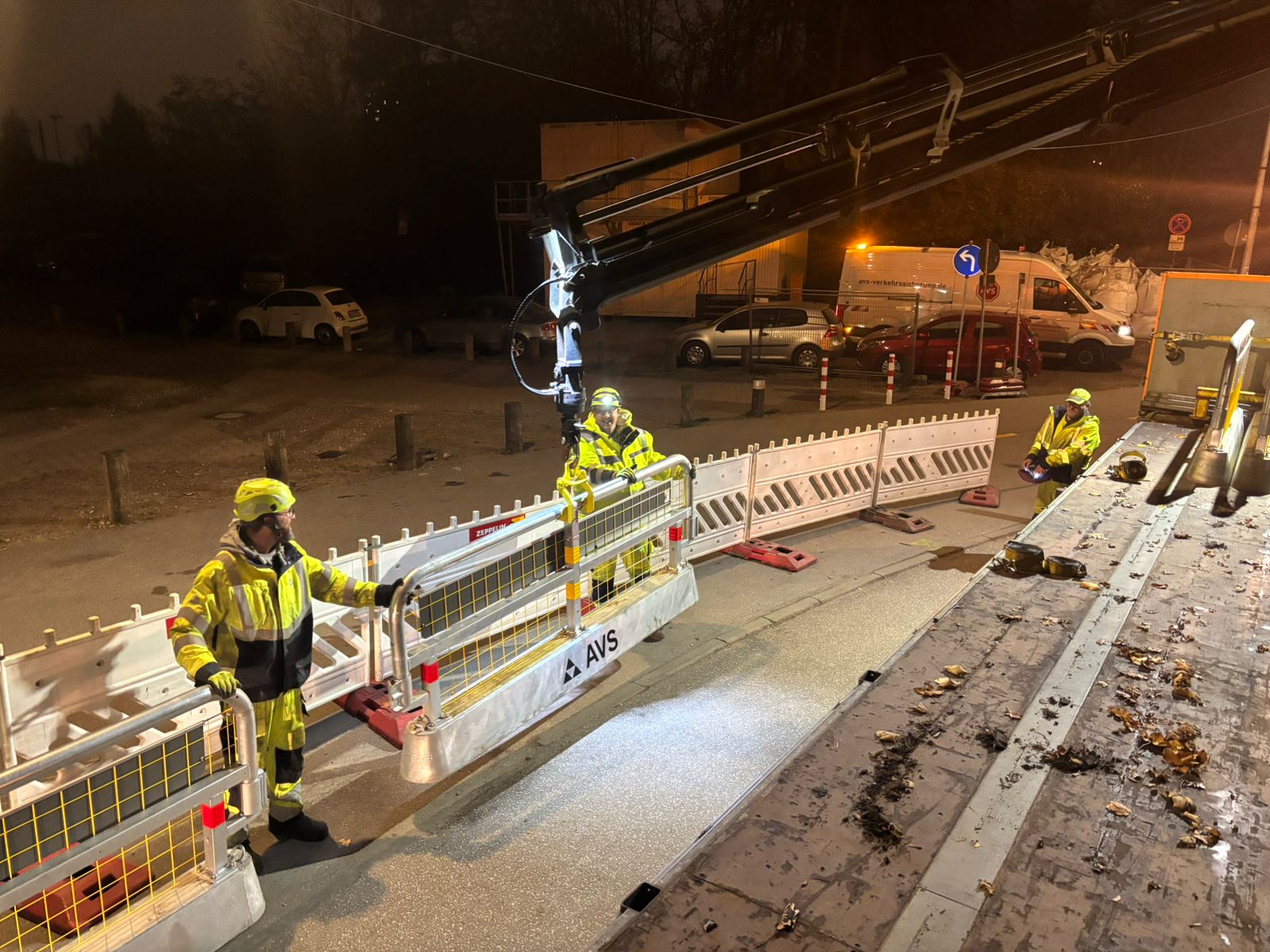 LKW-Fahrer bei Nachtbaustelle